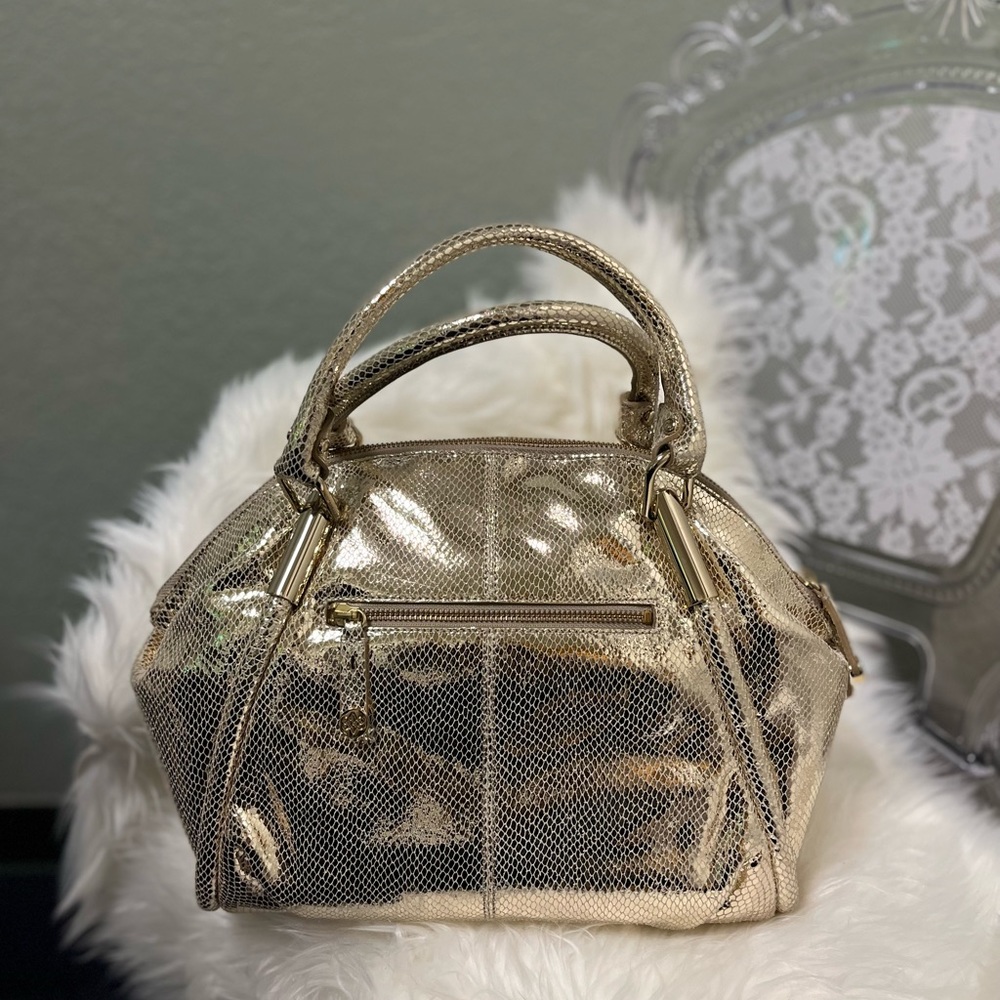 Gold zipper purse with tag
Storage bag